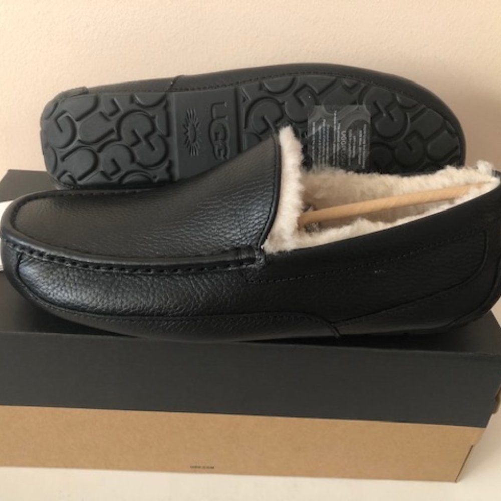 UGG Ascot Leather Black Slipper. Size: 11